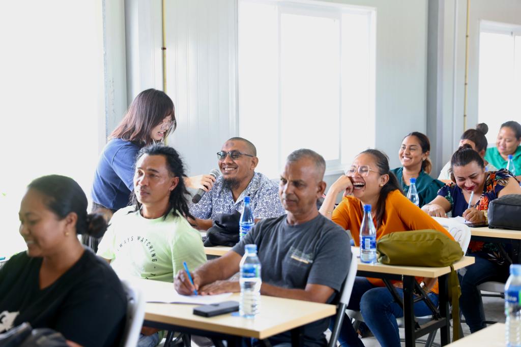 On April 3rd, teachers from the Confucius Institute in Suriname exchanged Chinese agricultural history and culinary culture with local students.