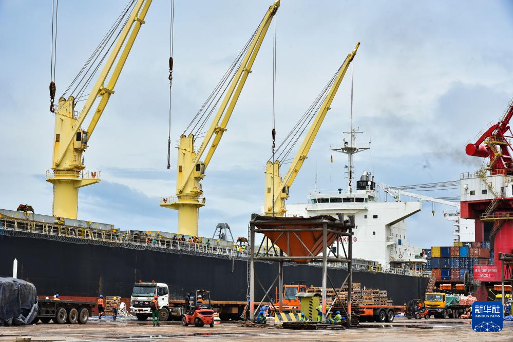 This is the first phase of the Kribi Deepwater Port project, filmed on October 22, 2022 in the southern region of Cameroon. Xinhua News Agency (Science Popularization Photo)