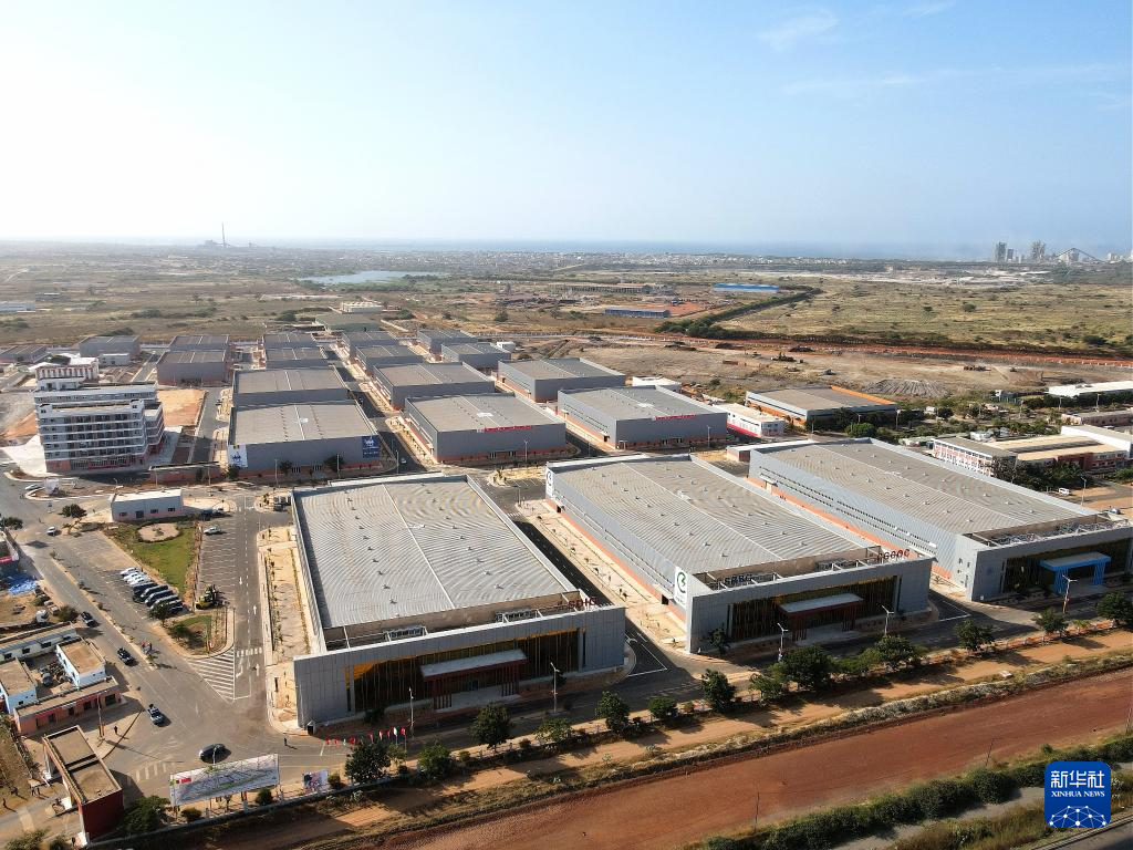 This is a video screenshot taken on December 4, 2023, of the second phase of the Diamniaju Industrial Park project in Senegal. Xinhua Social Development (provided by Sichuan Road and Bridge Group)