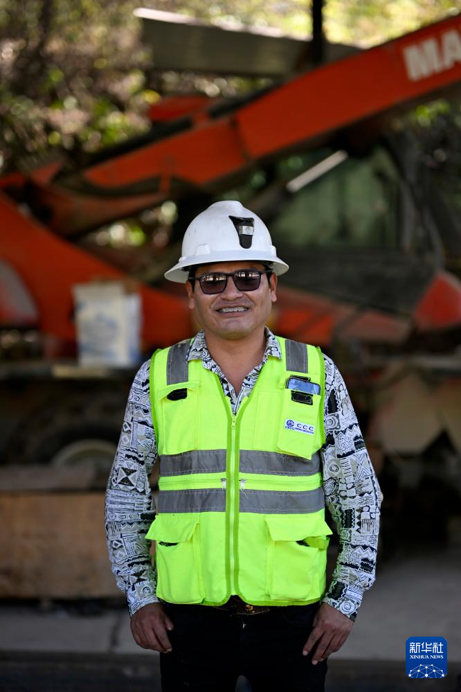 This is Ilam Mera, a Peruvian tunnel engineer, captured on June 23rd in the Cusco Region of Peru. Photo by Xinhua News Agency reporter Li Muzi