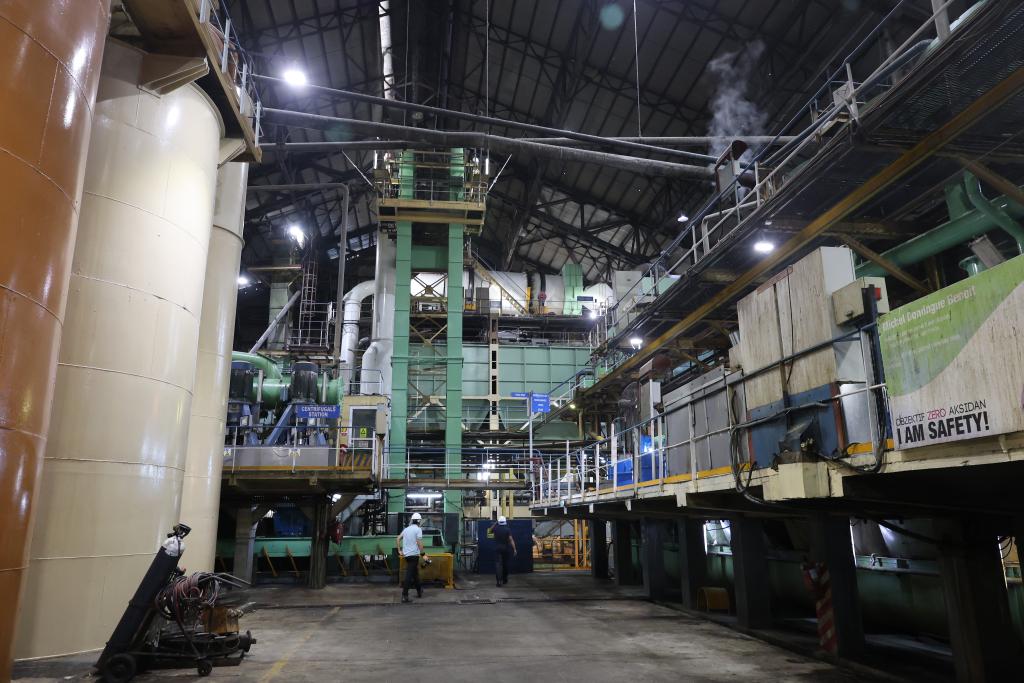 On July 26th, workers were working in the workshop of a sugar factory in the Frak district of eastern Mauritius. Photo by Xinhua News Agency reporter Ling Xin