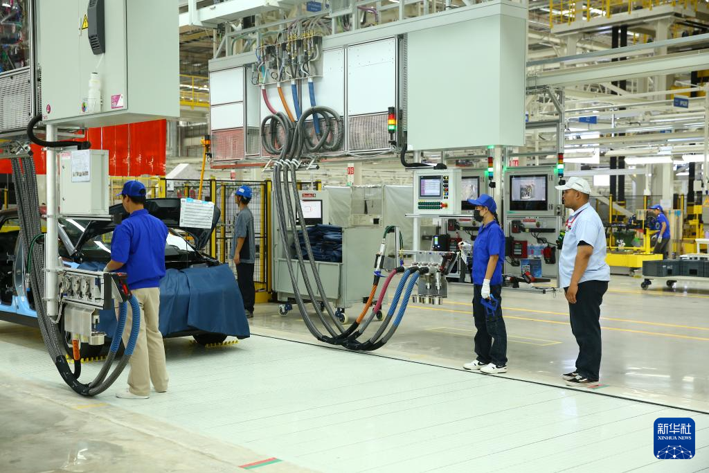 On July 4th, workers were working at the BYD Thailand factory located in Rayong Province, Thailand. Photo by Xinhua News Agency reporter Sun Weitong on page break