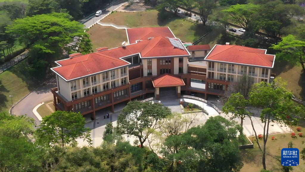 This is a photo taken on September 26th in Kandy, Sri Lanka of the China Sri Lanka Water Center Research Complex, which was built with assistance from the Chinese Ministry of Commerce (drone photo). Xinhua News Agency (Photo by Jia Yang Samira)