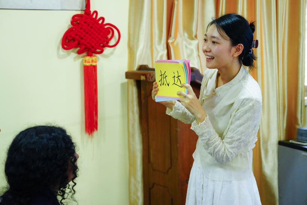 On September 4th, Chinese teacher Xia Zihan gave a lecture to students majoring in Chinese language at the Confucius Classroom at Sablo University.