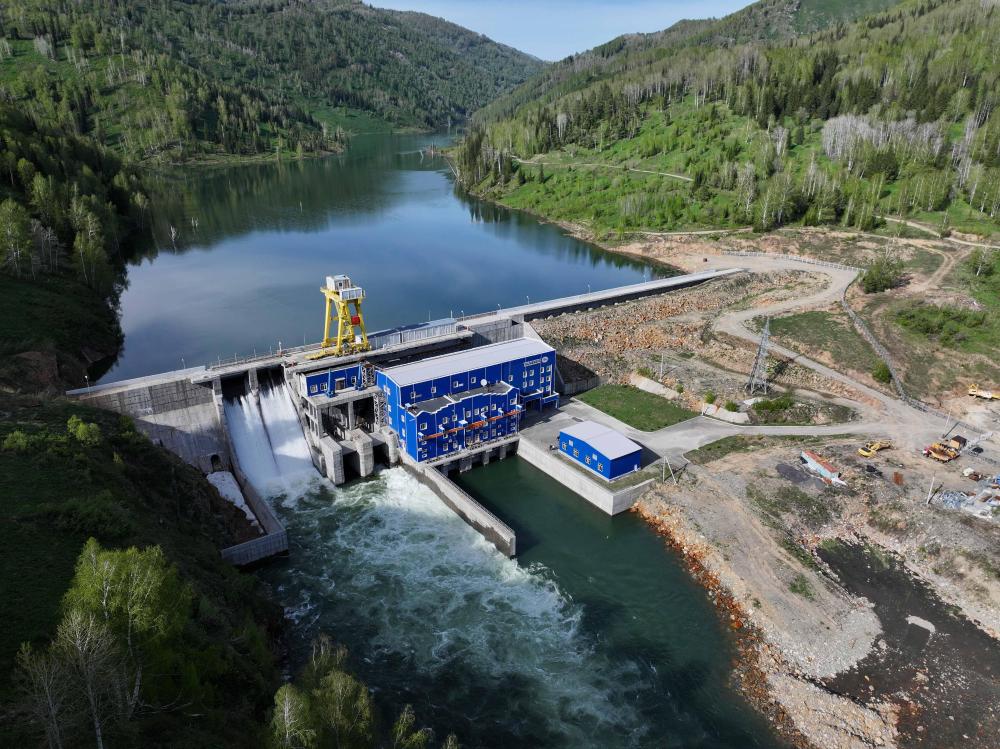    ↑这是5月8日在哈萨克斯坦东哈州拍摄的图尔古孙水电站（无人机照片）。