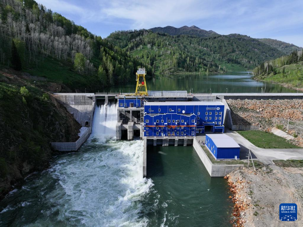   這是5月8日在哈薩克共和國東哈州拍攝的圖爾古孫水電站（無人機照片）。 新華社記者李任滋攝