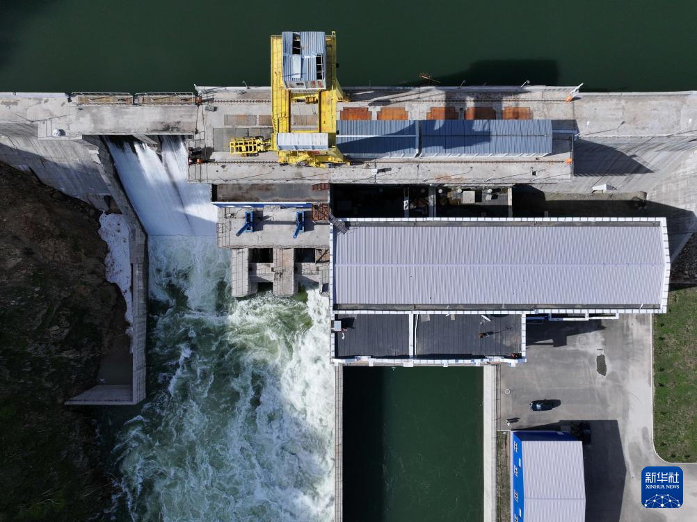   這是5月8日在哈薩克共和國東哈州拍攝的圖爾古孫水電站（無人機照片）。 新華社記者李任滋攝