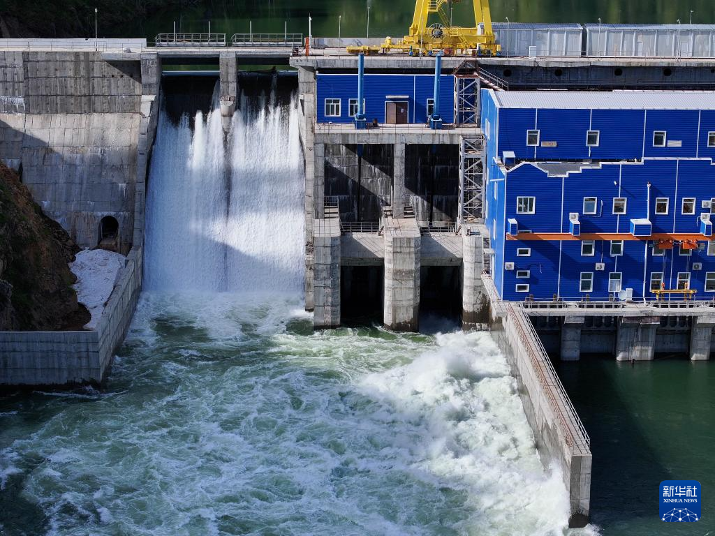   這是5月8日在哈薩克共和國東哈州拍攝的圖爾古孫水電站（無人機照片）。 新華社記者李任滋攝