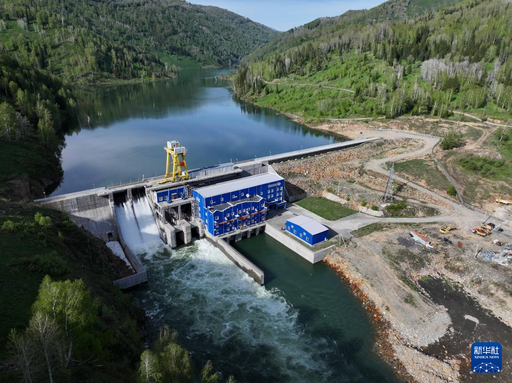   這是5月8日在哈薩克共和國東哈州拍攝的圖爾古孫水電站（無人機照片）。 新華社記者李任滋攝