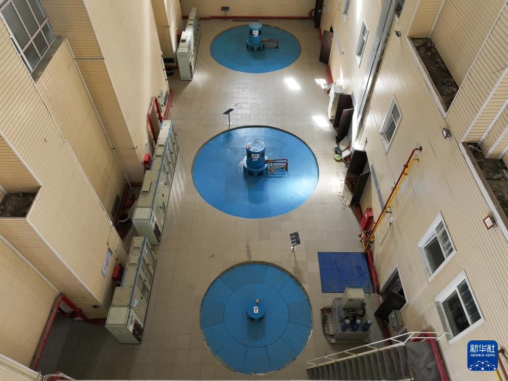   這是5月8日在哈薩克共和國東哈州圖爾古孫水電站拍攝的水輪發電機組（無人機照片）。 新華社記者李任滋攝