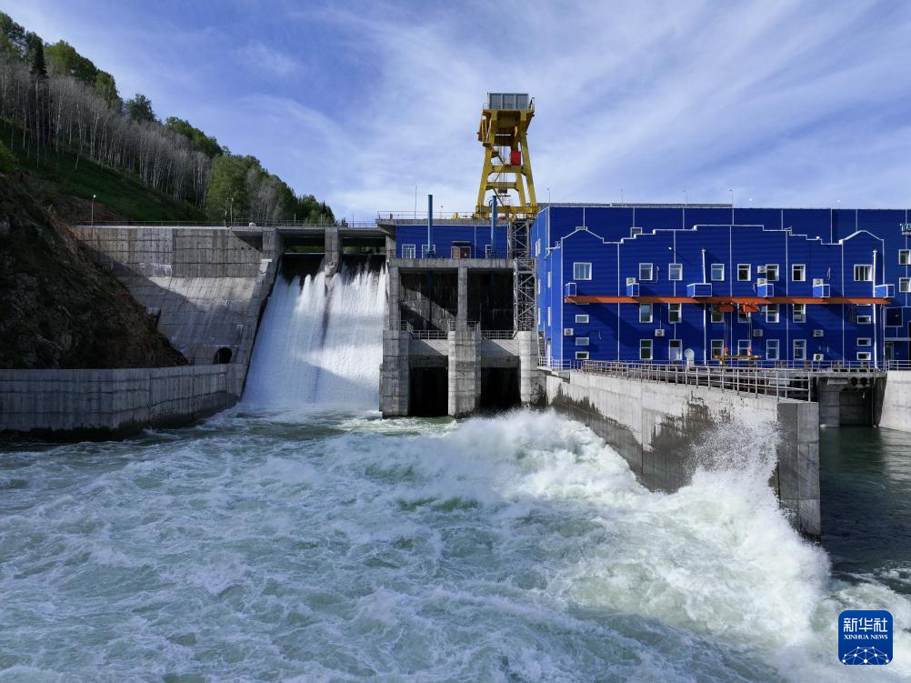   這是5月8日在哈薩克共和國東哈州拍攝的圖爾古孫水電站（無人機照片）。 新華社記者李任滋攝