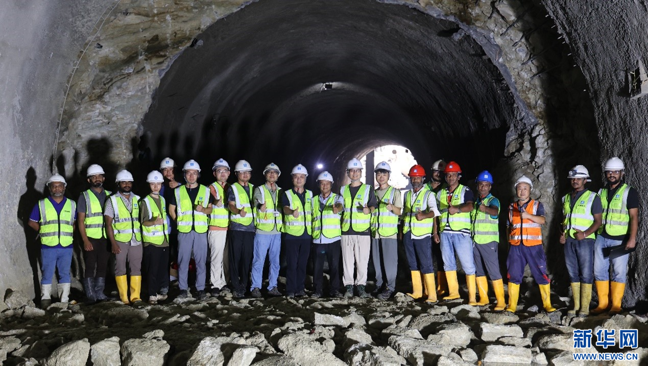 The fourth tunnel of the 27.7-kilometer water diversion tunnel project of the Erehele Canal in Sri Lanka, constructed by China State Construction Engineering Corporation, has been successfully completed. (Image provided by China Construction Sri Lanka Branch)