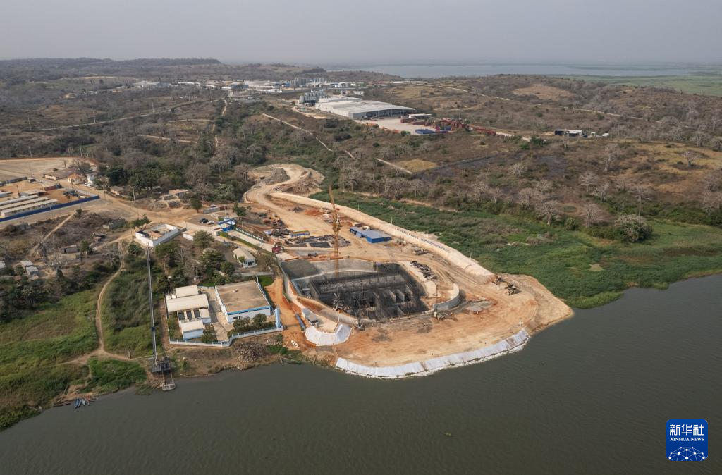This is the construction site of the water intake pump station for the Girongo water supply project, taken on August 22 in Luanda, the capital of Angola (drone photo). Photo by Xinhua News Agency reporter Wang Guansen