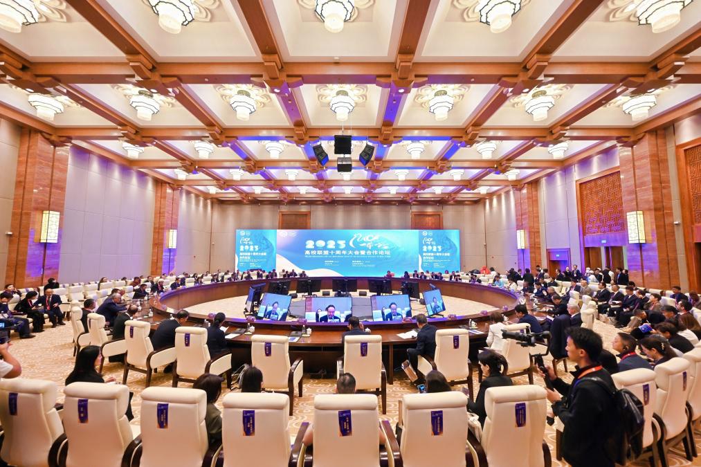 On September 22nd, experts and scholars from various countries held discussions on-site at the forum. Shen Jizhong 