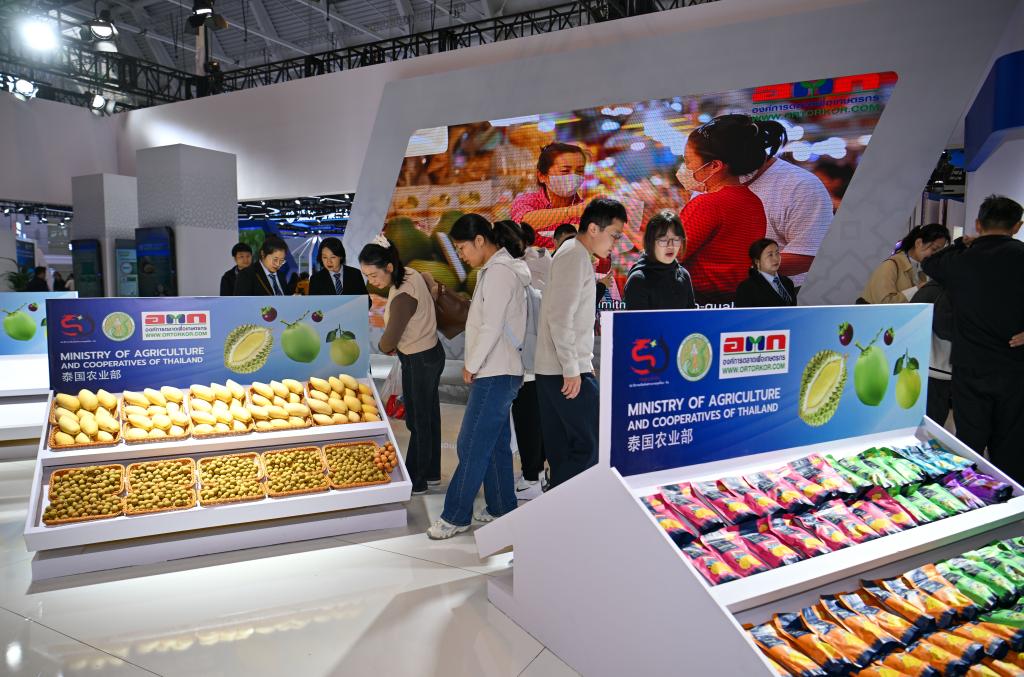 On October 17th, the audience visited the Thailand booth as the guest of honor at the exhibition. Photo by Xinhua News Agency reporter Sun Fanyue