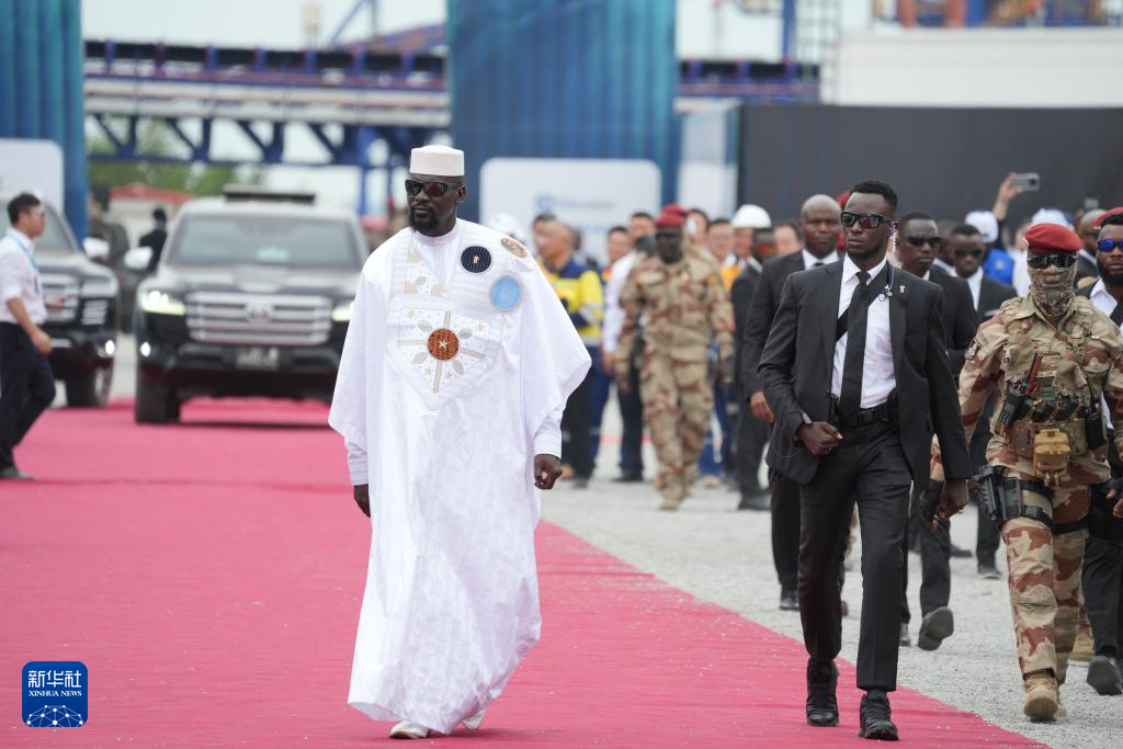 On November 11th, Guinea's President Dunbouya attended the commissioning ceremony of the Guinea Simandou iron ore project held in Maribaya Port, Forecaria Province. Photo by Xinhua News Agency reporter Zhang Jian