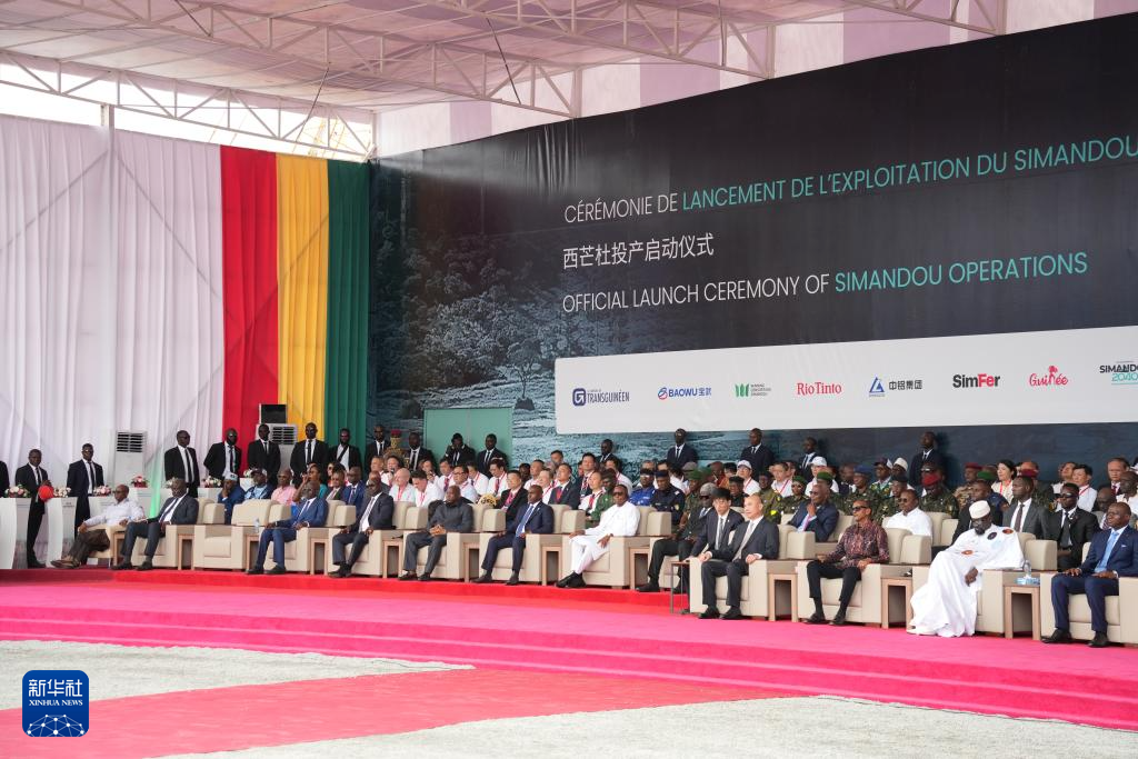 This is the scene of the commissioning ceremony of the Guinea Simandou iron mine project, taken on November 11th at Maribaya Port in the province of Forecaria, Guinea. Photo by Xinhua News Agency reporter Zhang Jian
