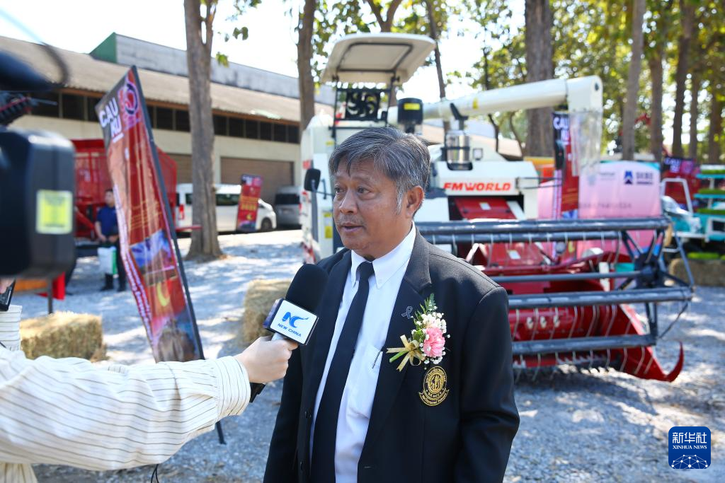 On December 2nd, Cao Yinba, an associate professor of the School of Engineering at the Agricultural University of Thailand's Kamphaeng Sheng campus in the central Thai city of Pathum Thani, was interviewed by Xinhua News Agency. Photo by Xinhua News Agency reporter Sun Weitong
