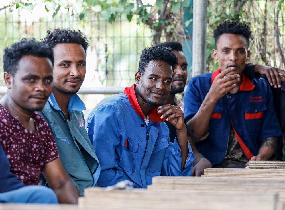 At the Oriental Industrial Park in Dukem, Ethiopia, workers take breaks during work breaks. (Photo by Li Yahui)