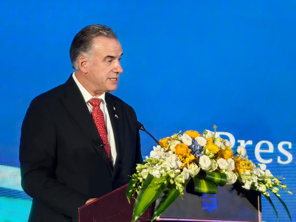 At the China Uruguay Business Investment Forum held in Shanghai on February 6th, Orsi delivered a speech. Photo by Xinhua News Agency reporter Wu Yu