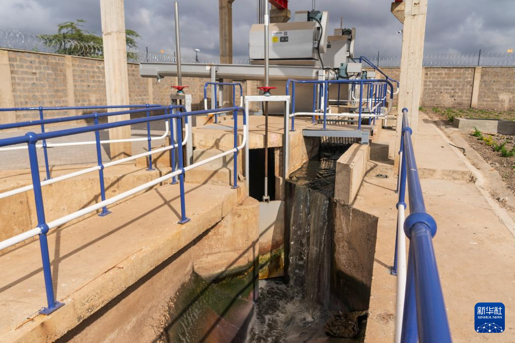 On February 6th, at the Dandora sewage treatment plant in Nairobi, Kenya, dredging equipment was used for sewage treatment. Photo by Xinhua News Agency reporter Xie Jianfei