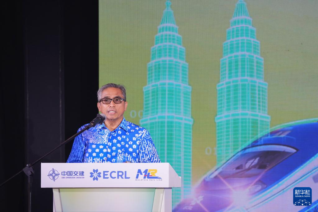 On March 16th, at the Emag Station in Selangor, Malaysia, the Chief Secretary of the Malaysian government, Azri, delivered a speech at the track laying ceremony. Photo by Xinhua News Agency reporter Chen Zeguo